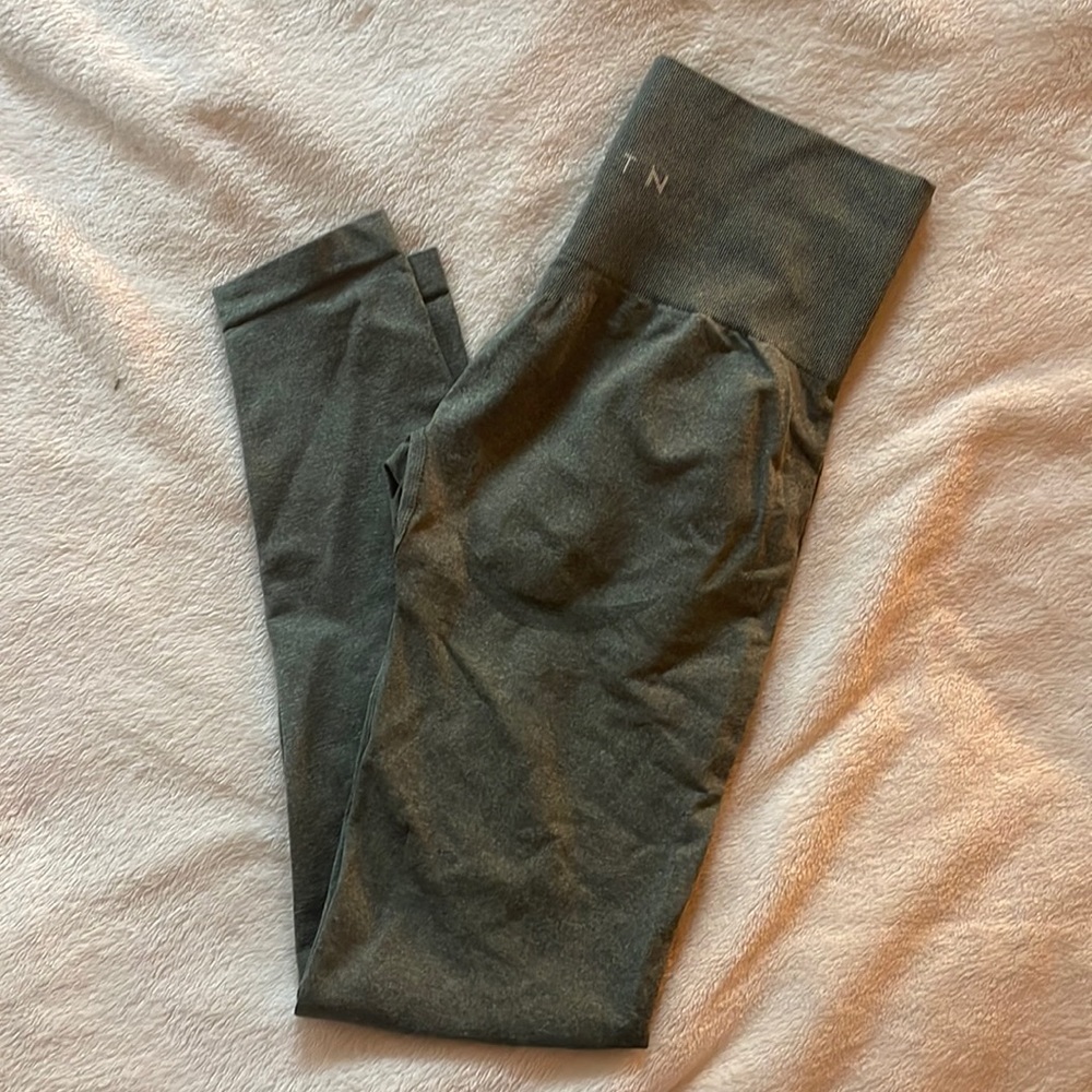 NVGTN contour seamless